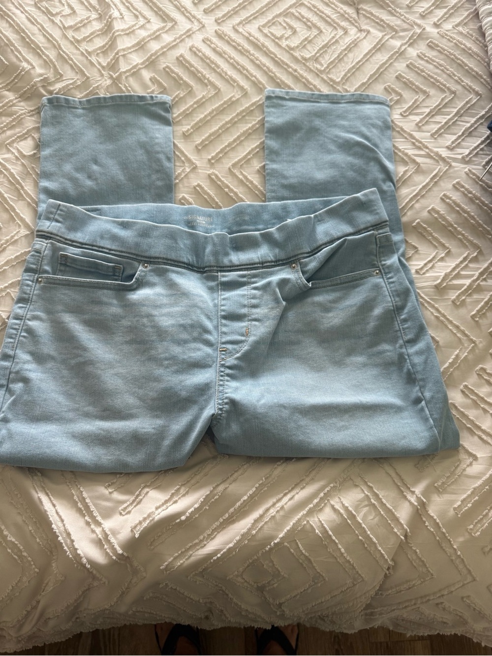 Signature by Levi Strauss Light Blue Jean Capri Sz 14 NEW